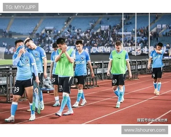 河南队迎战强敌全力争胜挑战新赛季荣耀誓言在球场上书写