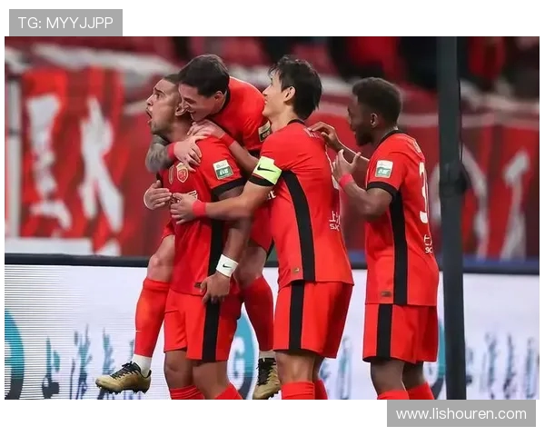 武汉三镇主场鏖战成都蓉城两强相遇激燃中超巅峰对决谁能笑到最后 武汉三镇主场鏖战成都蓉城两强相遇激燃中超巅峰对决谁能笑到最后