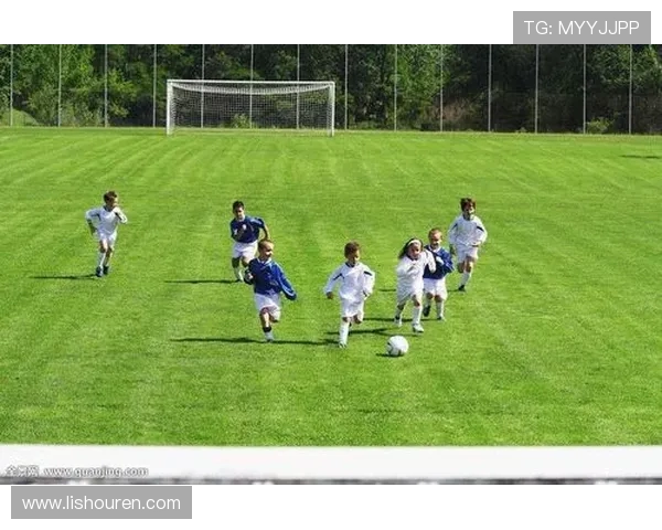 米罗斯拉夫·克洛泽：从绿茵场到传奇射手的辉煌历程与足球影响力