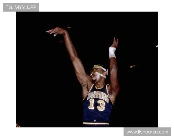 威尔特张伯伦传奇生涯回顾：从篮球巨星到体育文化符号的崛起与影响