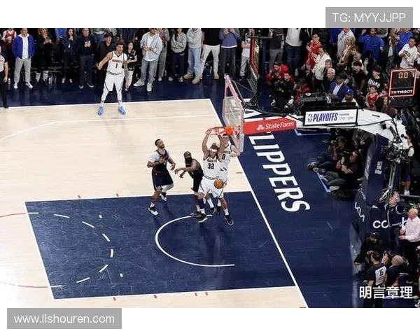 2016年季后赛雷霆与小牛激战回顾：一场精彩的篮球对决与历史瞬间