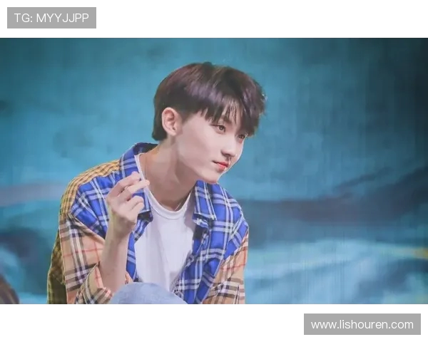 余嘉豪的成长之路与奋斗精神探析：从青涩少年到职场精英的蜕变之旅